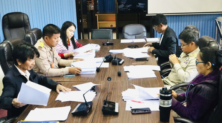 ประชุมคณะกรรมการยกร่างข้อบัญญัติ เพื่อเป็นข้อบังคับใช้ในการปฏิบัติงานราชการในตำบลอุดมทรัพย์