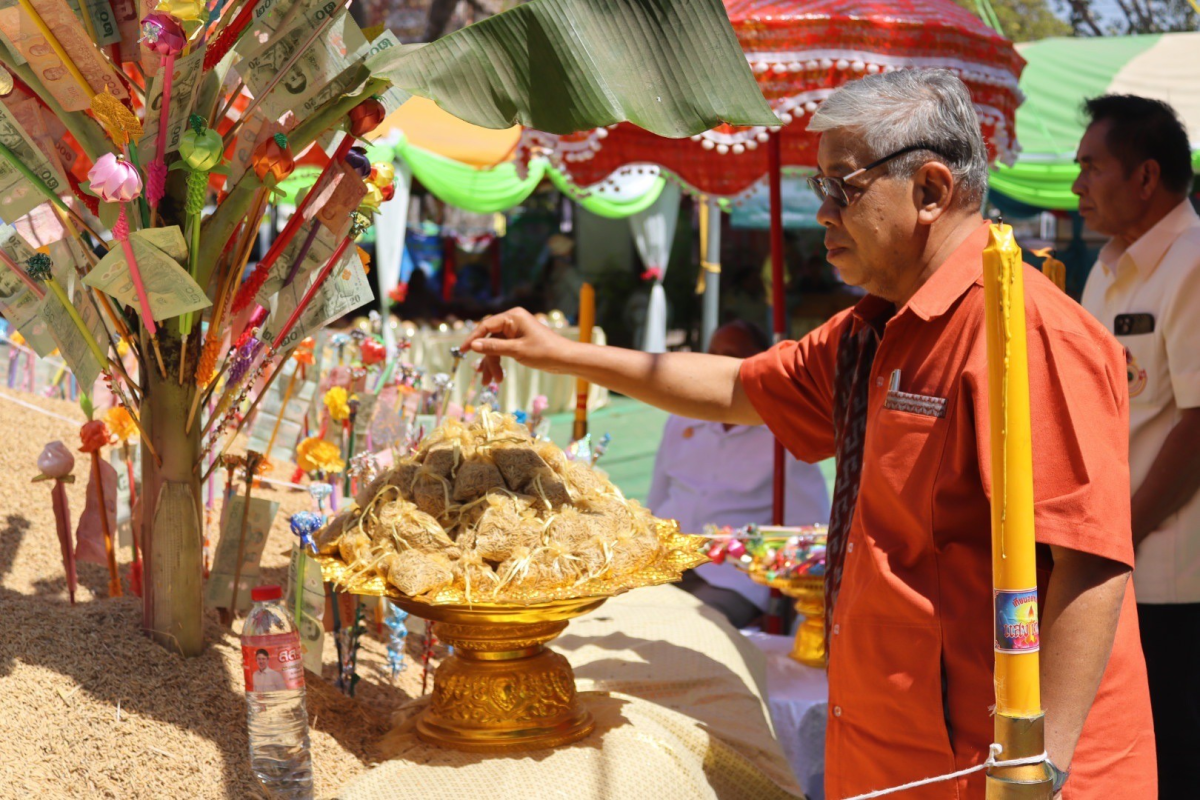 ร่วมโครงการจัดงานสืบสานประเพณีบายศรี สู่ขวัญข้าวและรับขวัญต้นกล้าวัฒนธรรม (ผู้มีบุญเกิดใหม่) ณ วัดศิริมังคลาราม (โนนเหลื่อม)