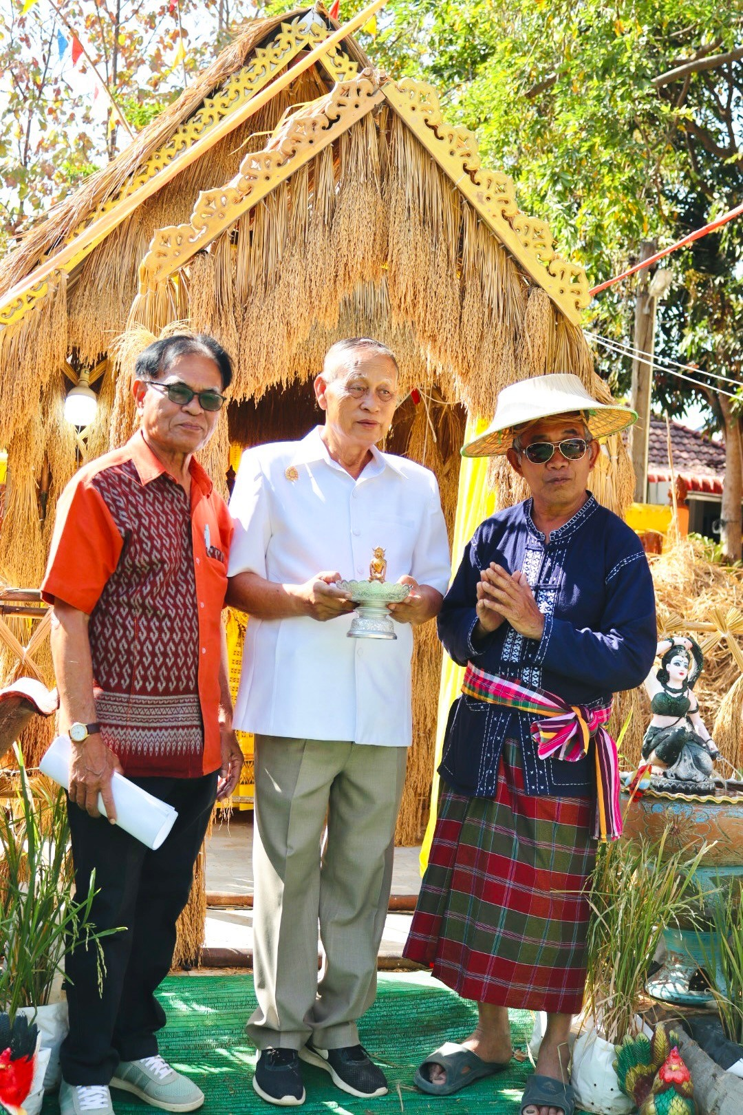 ร่วมโครงการจัดงานสืบสานประเพณีบายศรี สู่ขวัญข้าวและรับขวัญต้นกล้าวัฒนธรรม (ผู้มีบุญเกิดใหม่) ณ วัดศิริมังคลาราม (โนนเหลื่อม)