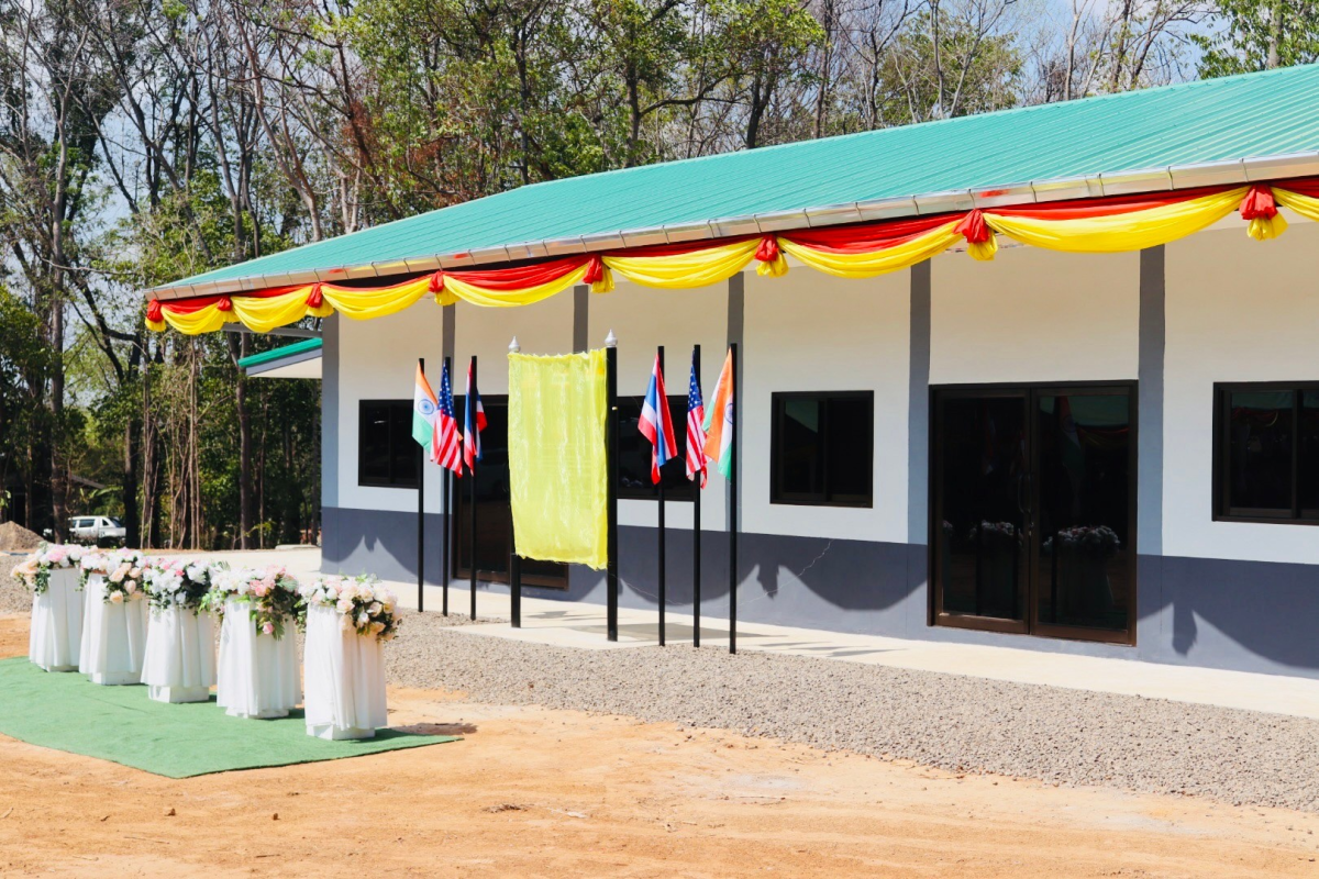 ร่วมพิธีส่งมอบอาคารอเนกประสงค์ โรงเรียนบ้านซับเต่า ใน "โครงการช่วยเหลือประชาชน" คอบร้าโกลด์ 2025