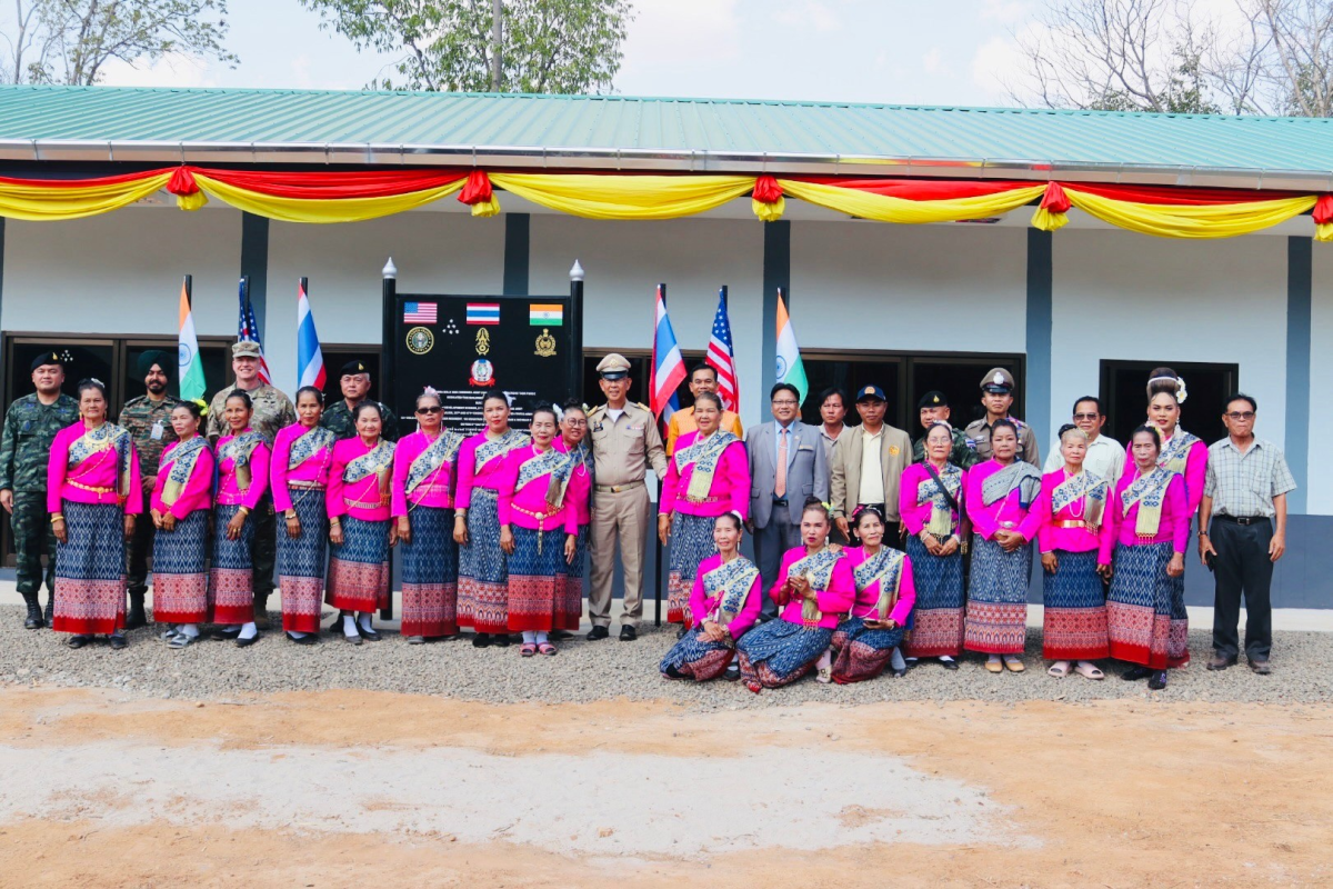 ร่วมพิธีส่งมอบอาคารอเนกประสงค์ โรงเรียนบ้านซับเต่า ใน "โครงการช่วยเหลือประชาชน" คอบร้าโกลด์ 2025