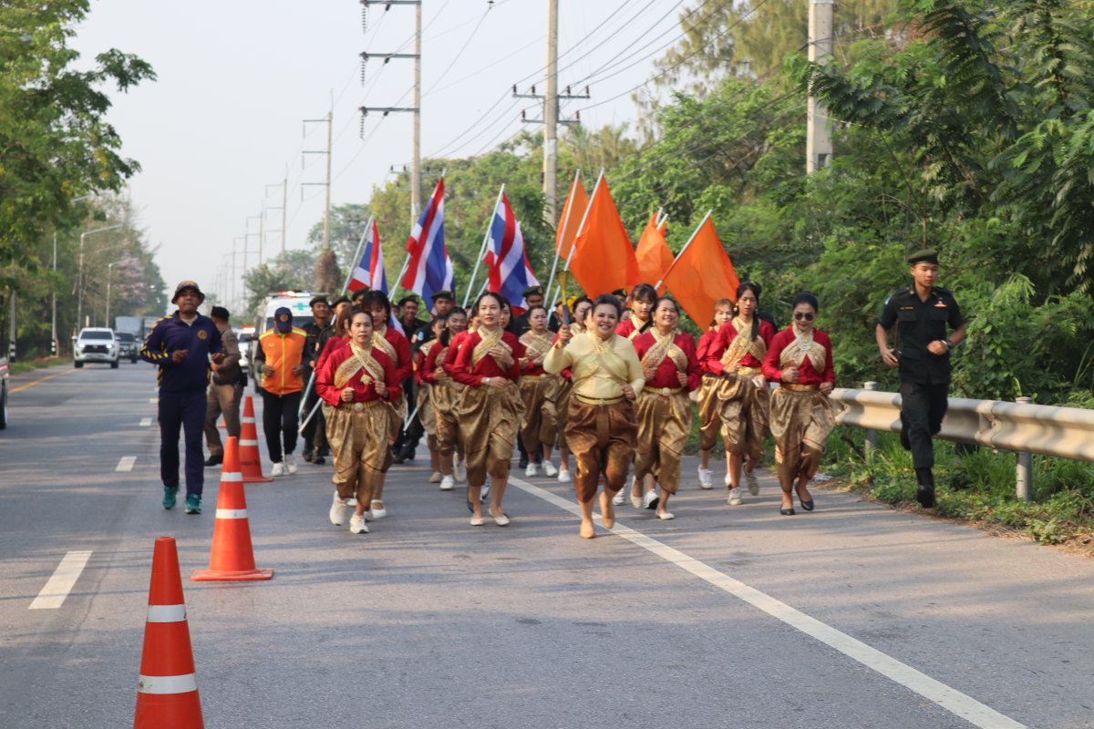 ร่วมพิธีวิ่งคบไฟพิธีเปิดงานฉลองวันแห่งชัยชนะท้าวสุรนารี ประจำปี 2568