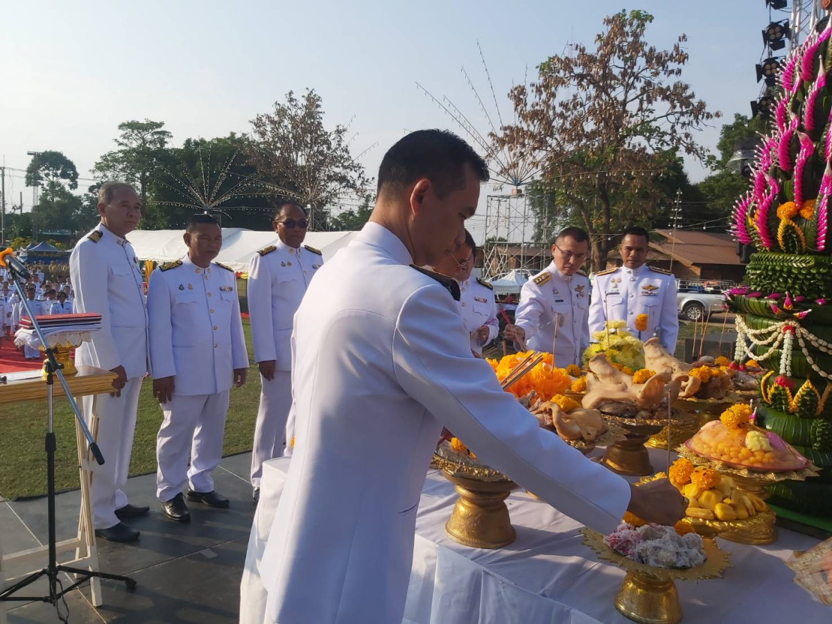 ร่วมในพิธีสักการะ และบวงสรวงอนุสาวรีย์ท้าวสุรนารี อำเภอวังน้ำเขียว จังหวัดนครราชสีมา