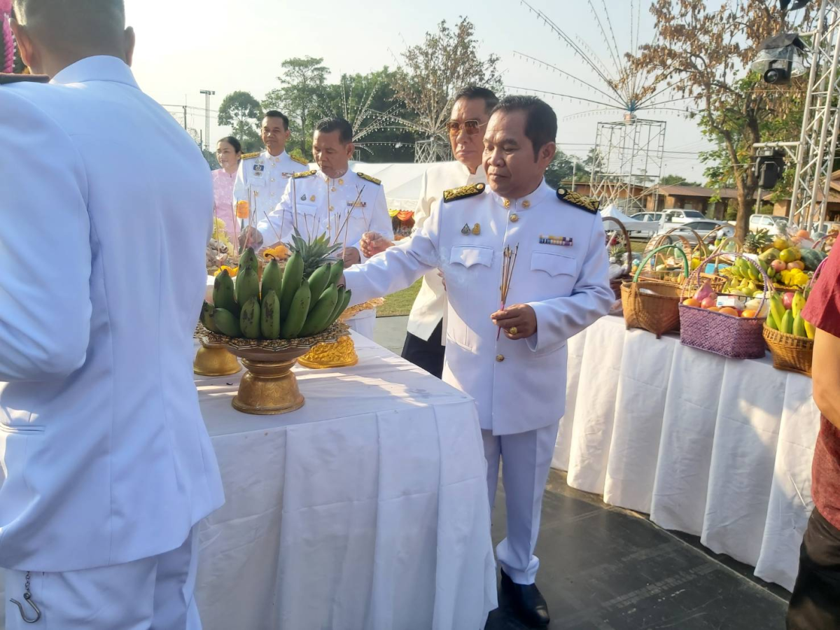 ร่วมในพิธีสักการะ และบวงสรวงอนุสาวรีย์ท้าวสุรนารี อำเภอวังน้ำเขียว จังหวัดนครราชสีมา