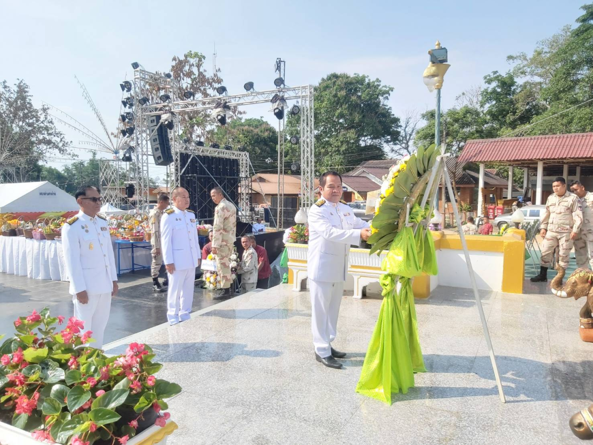 ร่วมในพิธีสักการะ และบวงสรวงอนุสาวรีย์ท้าวสุรนารี อำเภอวังน้ำเขียว จังหวัดนครราชสีมา