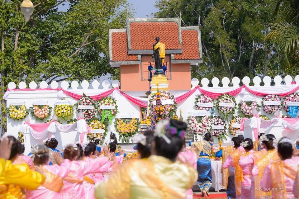ร่วมในพิธีสักการะ และบวงสรวงอนุสาวรีย์ท้าวสุรนารี อำเภอวังน้ำเขียว จังหวัดนครราชสีมา