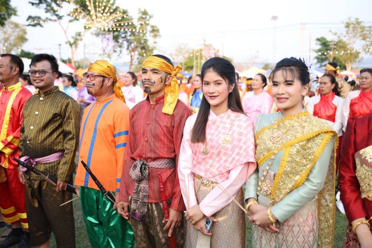 ร่วมการแสดงแสงสีเสียง (การแสดงวีรกรรมทุ่งสำฤทธิ์)