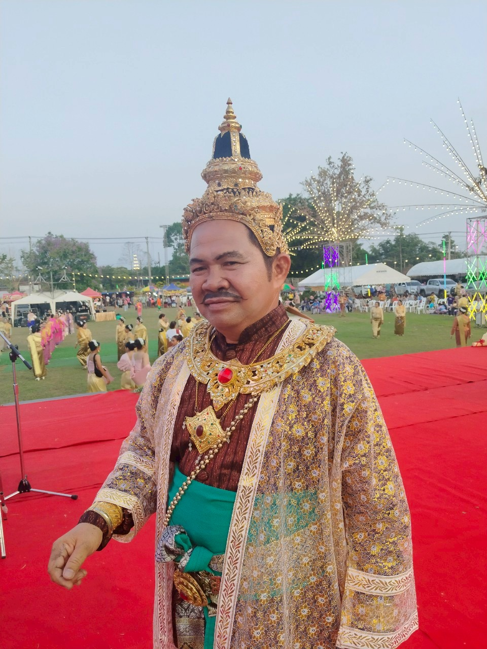 ร่วมการแสดงแสงสีเสียง (การแสดงวีรกรรมทุ่งสำฤทธิ์)