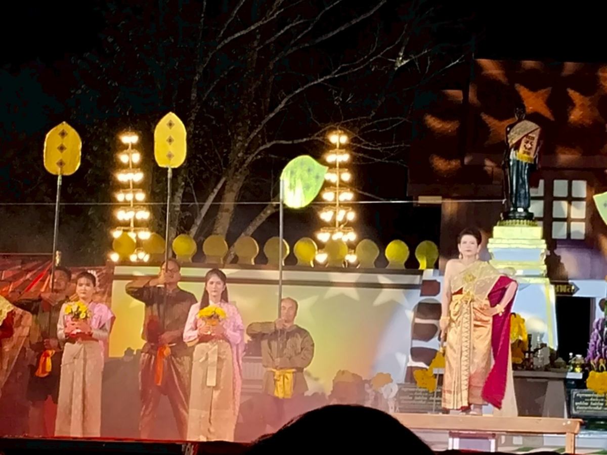 ร่วมการแสดงแสงสีเสียง (การแสดงวีรกรรมทุ่งสำฤทธิ์)