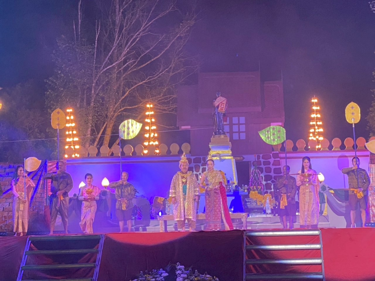 ร่วมการแสดงแสงสีเสียง (การแสดงวีรกรรมทุ่งสำฤทธิ์)
