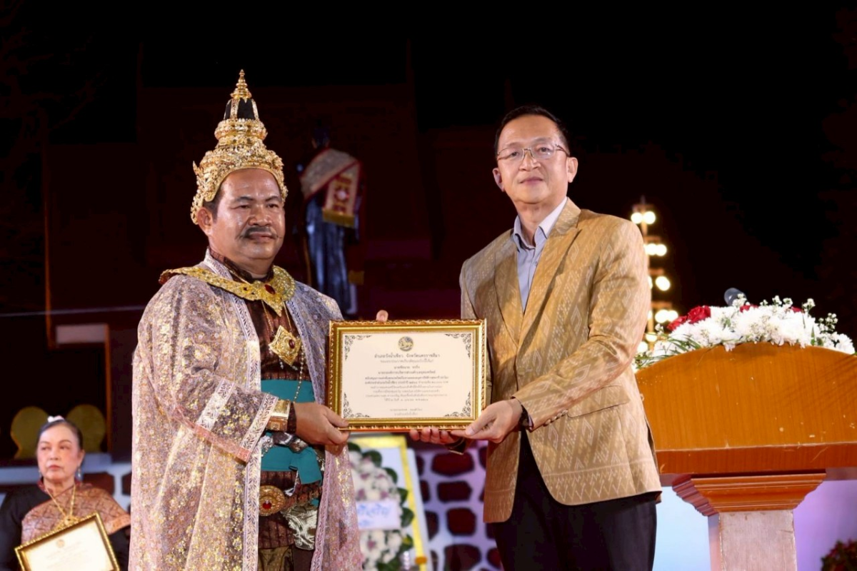 ร่วมการแสดงแสงสีเสียง (การแสดงวีรกรรมทุ่งสำฤทธิ์) 