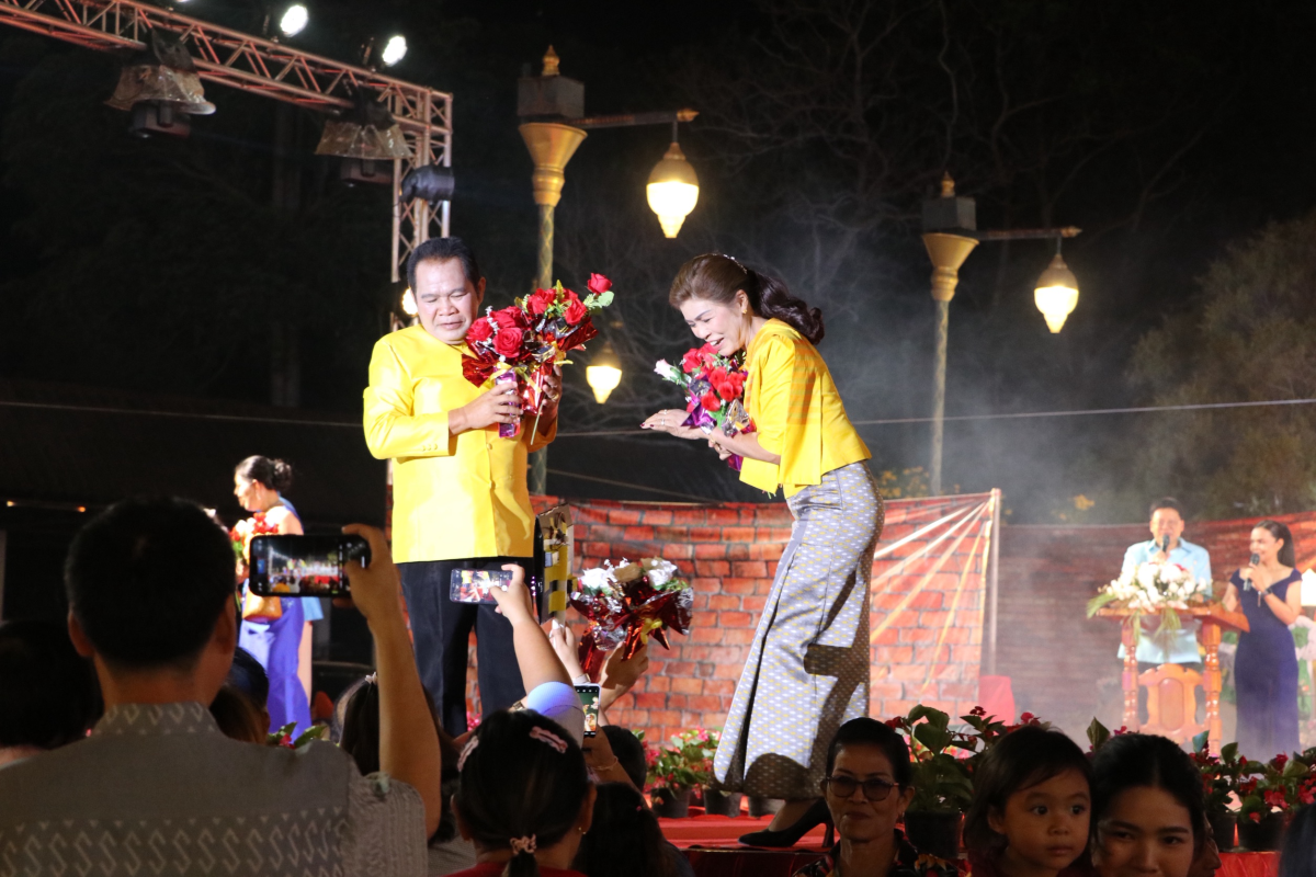 ร่วมกิจกรรมเดินแบบการกุศล ณ บริเวณลานอนุสาวรีย์ท้าวสุรนารี อำเภอวังน้ำเขียว