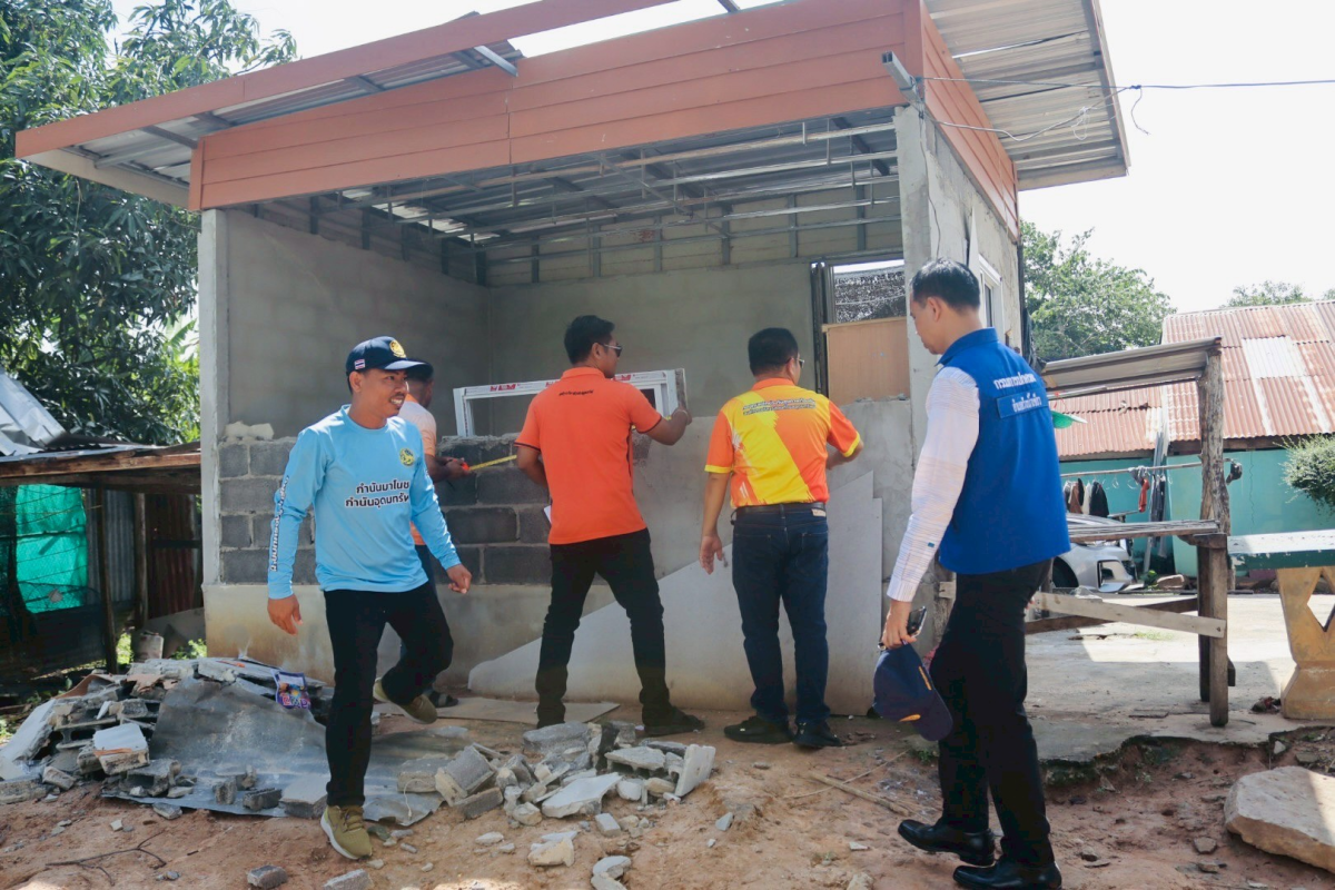ลงพื้นที่ตรวจเยี่ยมและให้กำลังใจผู้ประสบภัยจากลมพายุวาตภัย บ้านหัวเขาทอง ม.15 และบ้านหนองโสมง ม.6 