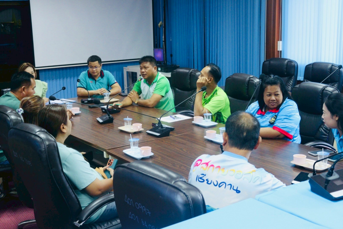 ประชุมคณะกรรมการเพื่อพิจารณาอนุมัติเบิกจ่ายเงินทุน ในโครงการเศรษฐกิจชุมชน