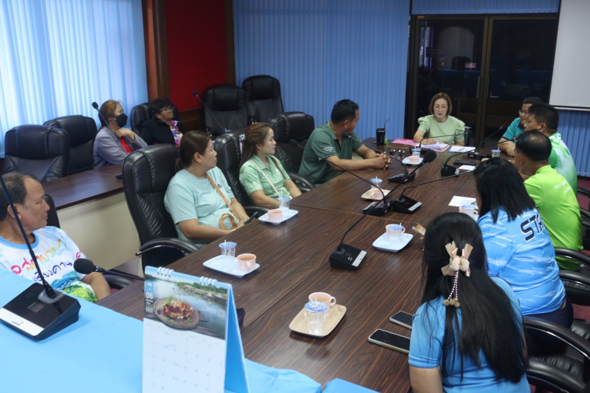 ประชุมคณะกรรมการเพื่อพิจารณาอนุมัติเบิกจ่ายเงินทุน ในโครงการเศรษฐกิจชุมชน