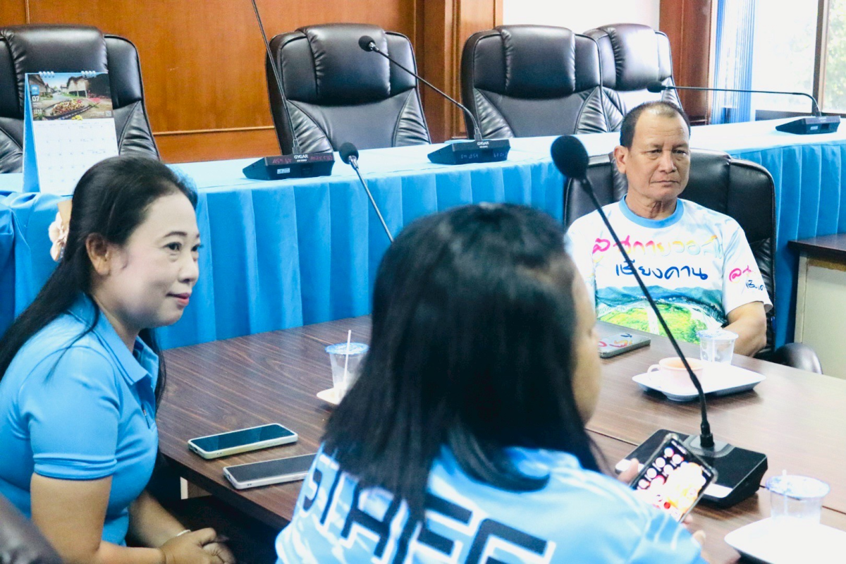 ประชุมคณะกรรมการเพื่อพิจารณาอนุมัติเบิกจ่ายเงินทุน ในโครงการเศรษฐกิจชุมชน