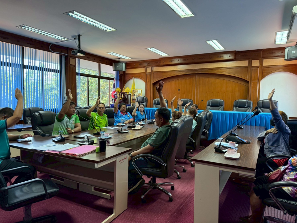 ประชุมคณะกรรมการเพื่อพิจารณาอนุมัติเบิกจ่ายเงินทุน ในโครงการเศรษฐกิจชุมชน