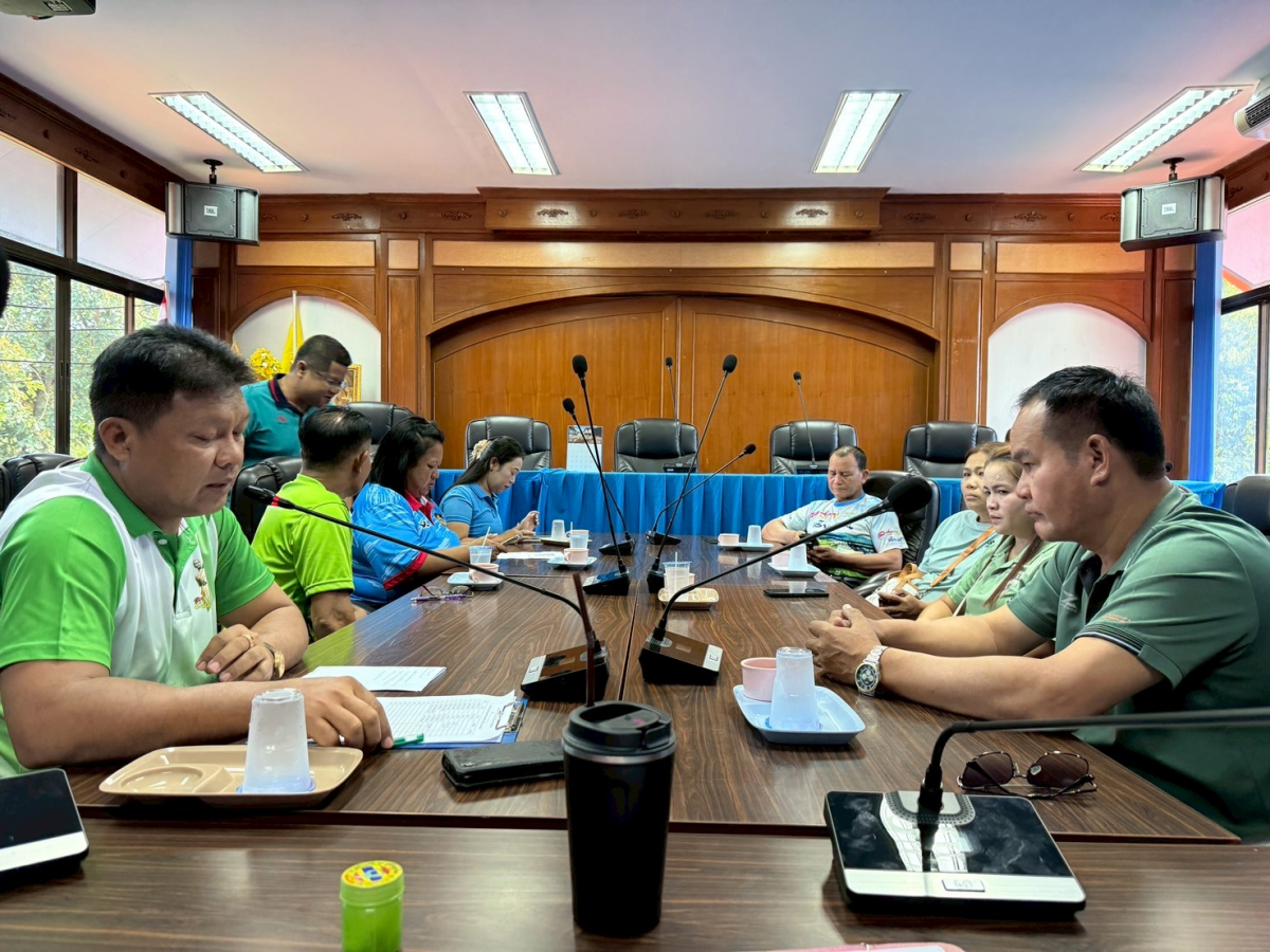 ประชุมคณะกรรมการเพื่อพิจารณาอนุมัติเบิกจ่ายเงินทุน ในโครงการเศรษฐกิจชุมชน