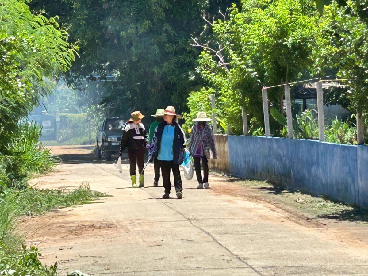 ฉีดพ่นหมอกควันป้องกันและควบคุมโรคไข้เลือดออก ประจำปี 2568 บริเวณภายในหมู่บ้าน หัวเขาทอง หมู่ที่ 15 บ้านเลขที่ 55 ครั้งที่3