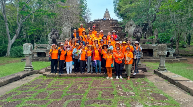 โรงเรียนผู้สูงอายุอุดมทรัพย์บุญวัฒน์ ทัศนศึกษา จ.บุรีรัมย์