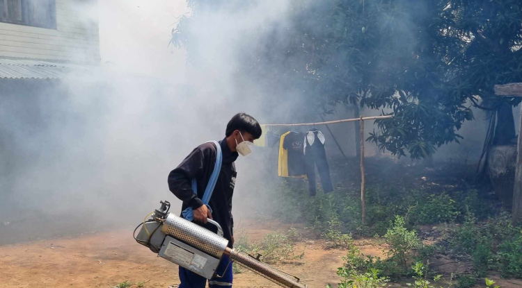 ฉีดพ่นหมอกควันกำจัดลูกน้ำยุงลาย  