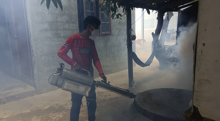 จัดกิจกรรมฉีดพ่นหมอกควันกำจัดลูกน้ำยุงลาย  ภายในหมู่บ้านวังน้ำเขียว ม.9