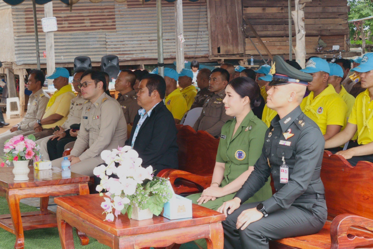 พิธีมอบบ้านตามโครงการ "ซ่อมแซมบ้านให้ทหารที่มีฐานะยากจน"
