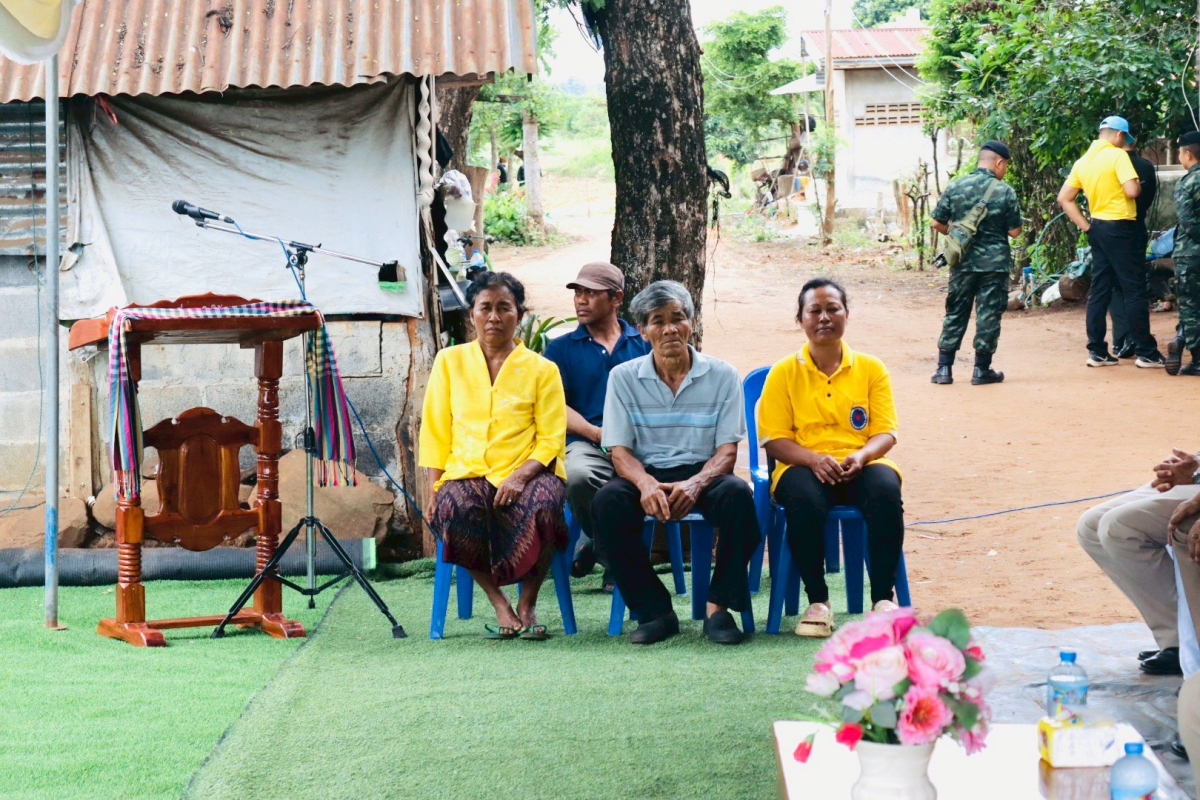 พิธีมอบบ้านตามโครงการ "ซ่อมแซมบ้านให้ทหารที่มีฐานะยากจน"