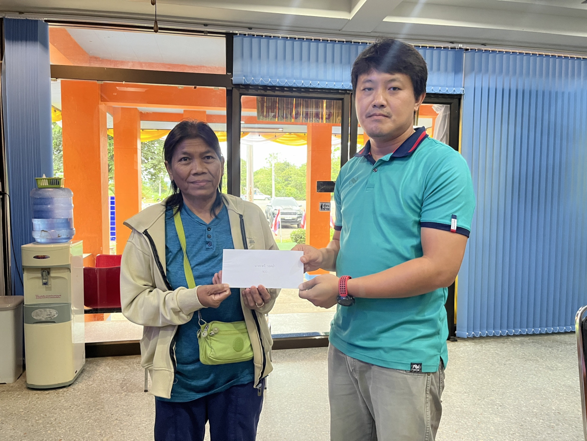 องค์การบริหารส่วนตำบลอุดมทรัพย์ มอบเงินช่วยเหลือผู้ประสบสาธารณภัยธรรมชาติ 