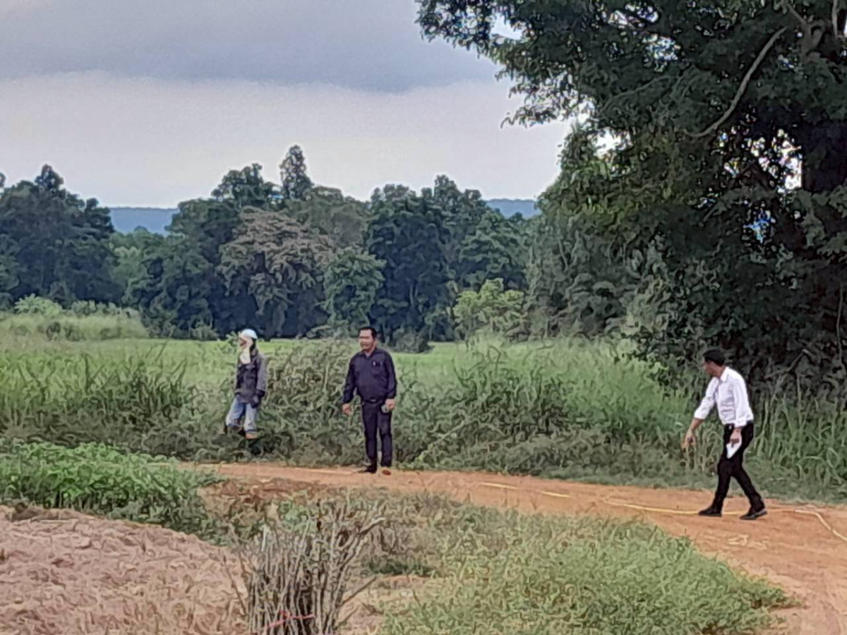 สำรวจพื้นที่ก่อสร้างถนนคอนกรีตเสริมเหล็ก ถนนหนองข้าวเหนียว บ้านโนนเหลื่อม-บ้านหัวเขาทอง หมู่ที่ 2