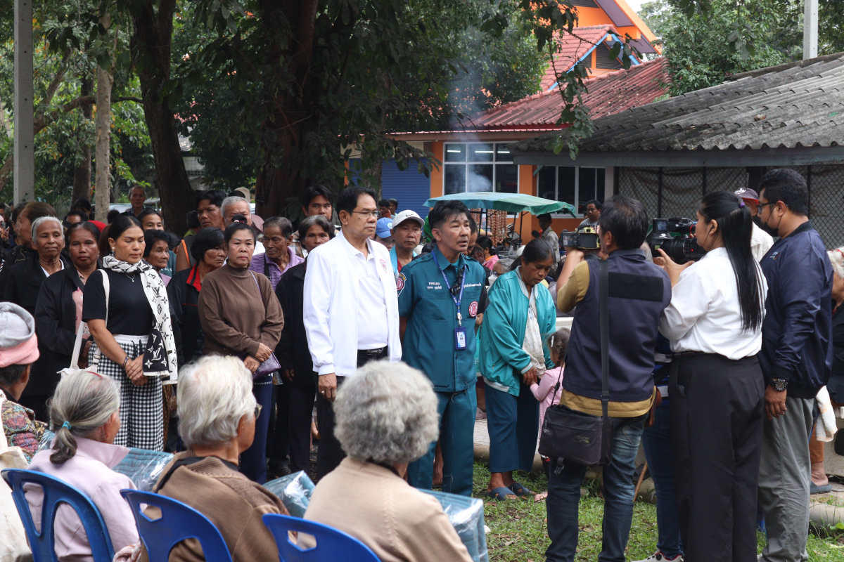 กิจกรรมมอบผ้าห่มกันหนาว พร้อมแจกจ่ายเครื่องอุปโภคบริโภค ให้กับประชาชนในตำบลอุดมทรัพย์