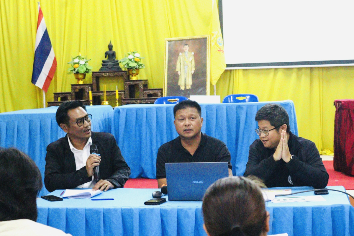 ประชุมเจ้าหน้าที่อบต. เพื่อเตรียมความพร้อมวันส่งมอบ-รับมอบหีบบัตรเลือกตั้ง วัสดุเลือกตั้ง ในการเลือกตั้งสมาชิกสภาองค์การบริหารส่วนตำบลอุดมทรัพย์และนายกองค์การบริหารส่วนตำบลอุดมทรัพย์ 