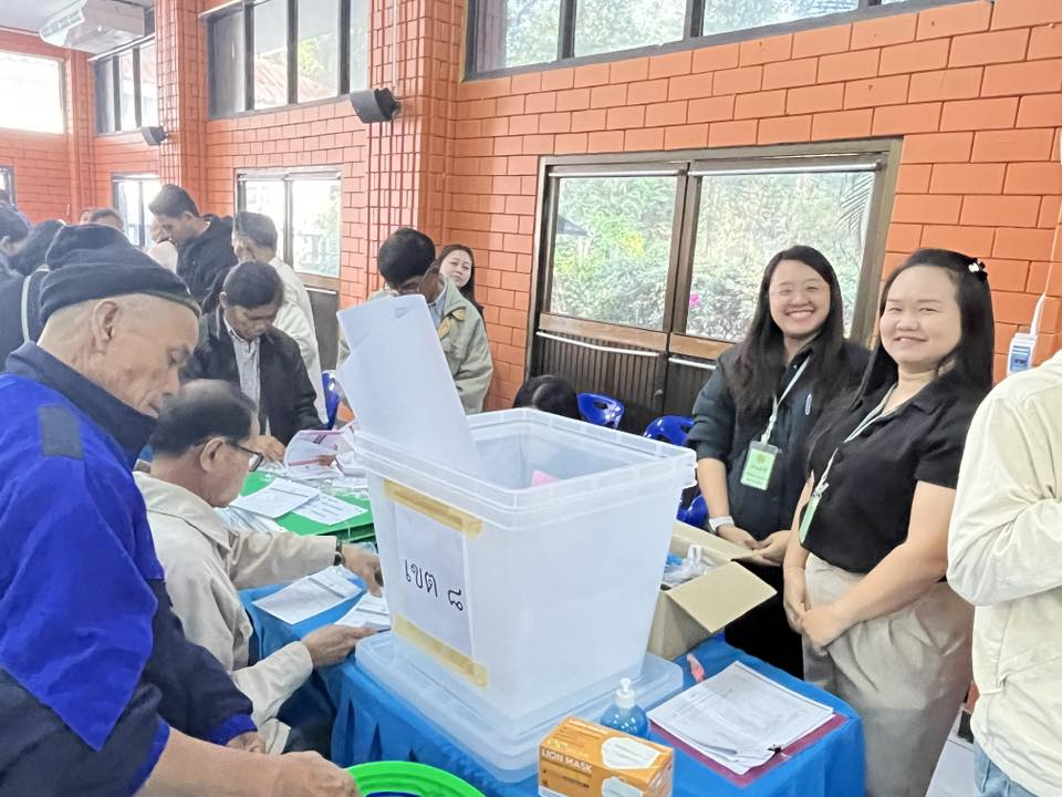 องค์การบริหารส่วนตำบลอุดมทรัพย์ ทำการส่งมอบหีบบัตรเลือกตั้ง และวัสดุอุปกรณ์ในการเลือกตั้ง ให้กับคณะกรรมการประจำหน่วยเลือกตั้ง ในเขตพื้นที่ตำบลอุดมทรัพย์