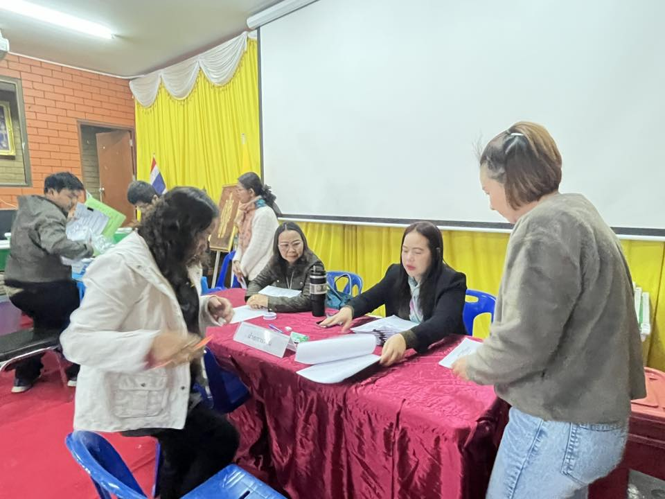 องค์การบริหารส่วนตำบลอุดมทรัพย์ ทำการส่งมอบหีบบัตรเลือกตั้ง และวัสดุอุปกรณ์ในการเลือกตั้ง ให้กับคณะกรรมการประจำหน่วยเลือกตั้ง ในเขตพื้นที่ตำบลอุดมทรัพย์