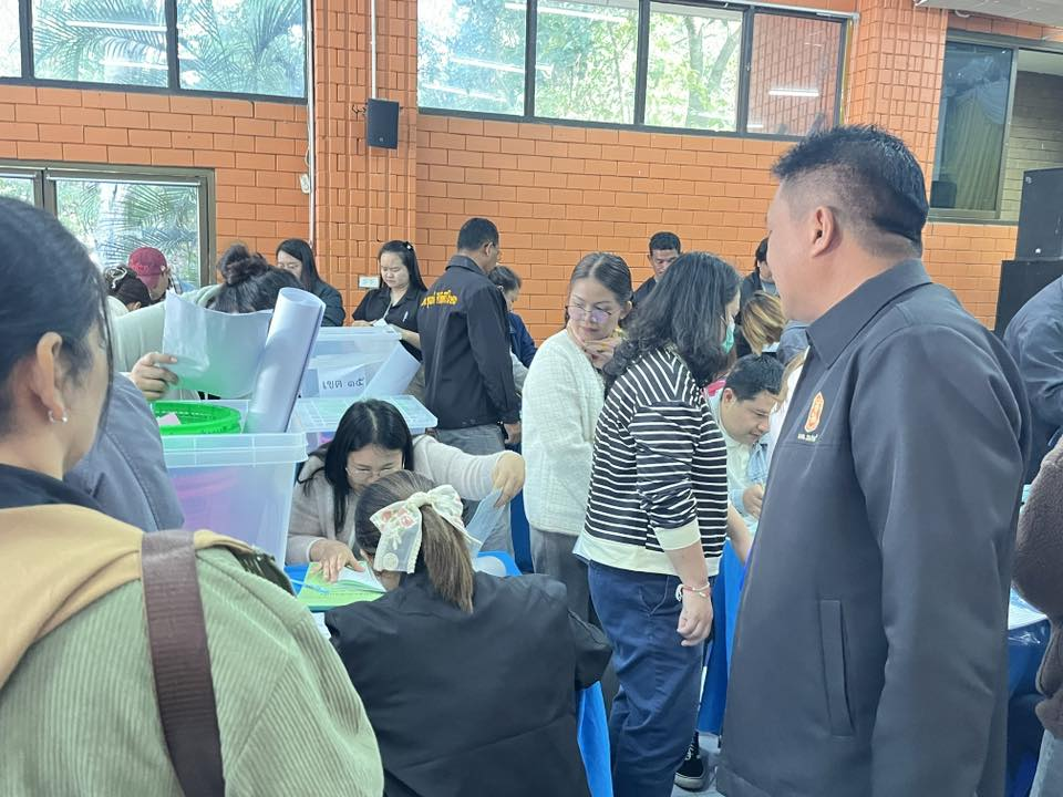 องค์การบริหารส่วนตำบลอุดมทรัพย์ ทำการส่งมอบหีบบัตรเลือกตั้ง และวัสดุอุปกรณ์ในการเลือกตั้ง ให้กับคณะกรรมการประจำหน่วยเลือกตั้ง ในเขตพื้นที่ตำบลอุดมทรัพย์