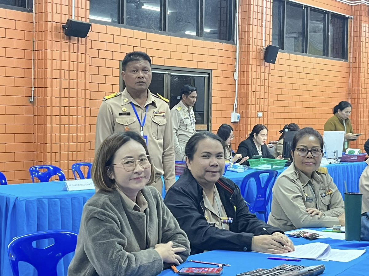 ประมวลภาพบรรยากาศการส่งมอบหีบบัตรหลังการลงคะแนนเสียงเลือกตั้งสมาชิกสภาและนายกองค์การบริหารส่วนตำบลอุดมทรัพย์