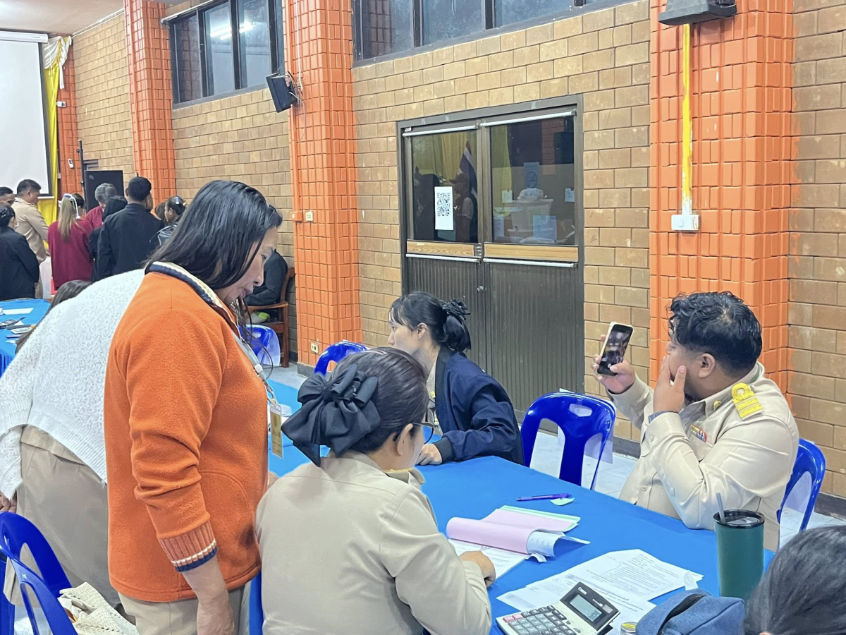 ประมวลภาพบรรยากาศการส่งมอบหีบบัตรหลังการลงคะแนนเสียงเลือกตั้งสมาชิกสภาและนายกองค์การบริหารส่วนตำบลอุดมทรัพย์