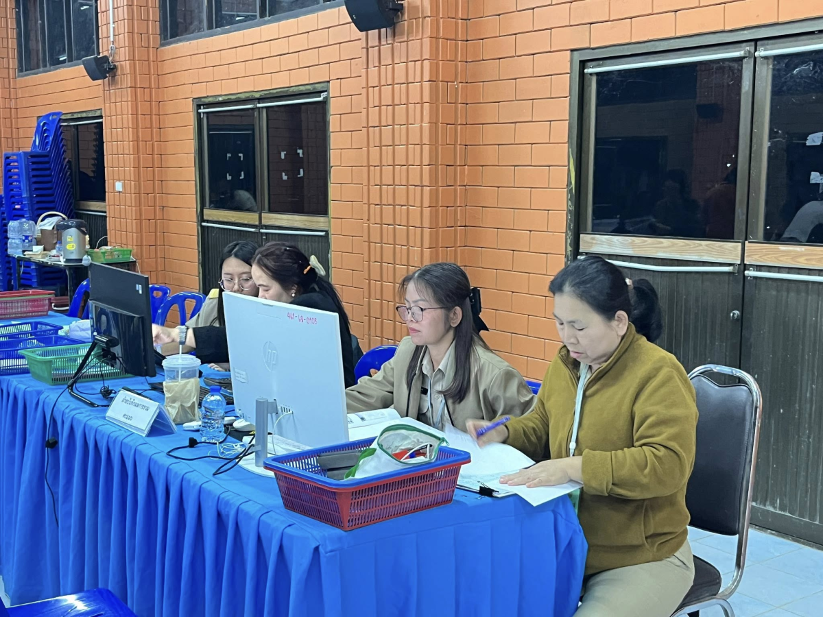 ประมวลภาพบรรยากาศการส่งมอบหีบบัตรหลังการลงคะแนนเสียงเลือกตั้งสมาชิกสภาและนายกองค์การบริหารส่วนตำบลอุดมทรัพย์