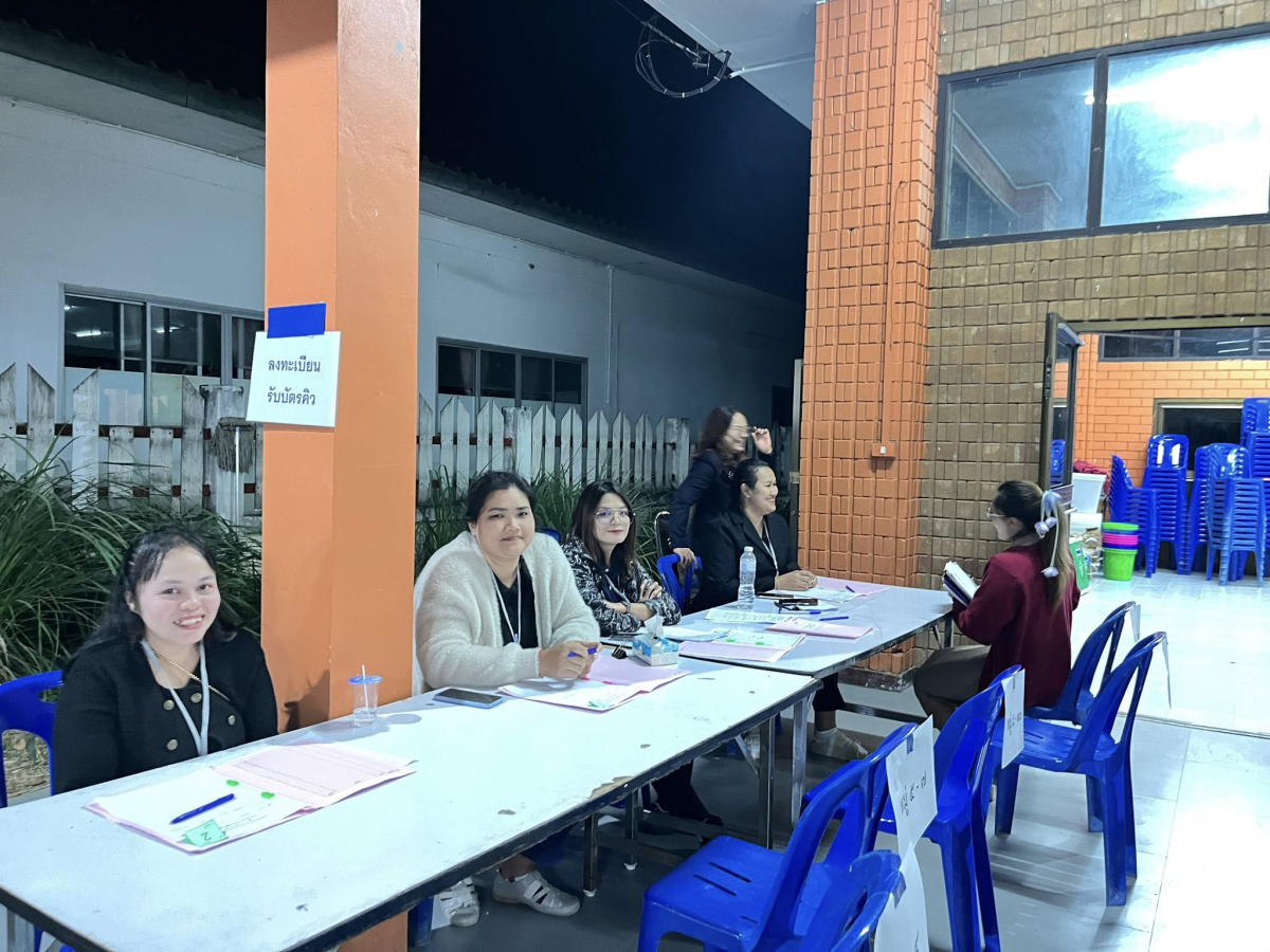 ประมวลภาพบรรยากาศการส่งมอบหีบบัตรหลังการลงคะแนนเสียงเลือกตั้งสมาชิกสภาและนายกองค์การบริหารส่วนตำบลอุดมทรัพย์