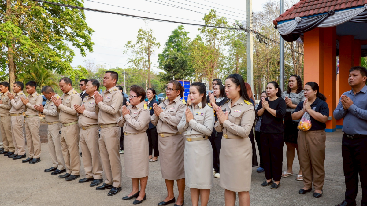 พิธีไหว้สักการะพระพุธรูปและศาลพระภูมิเจ้าที่ เพื่อความเป็นสิริมงคลก่อนปฏิบัติหน้าที่ 