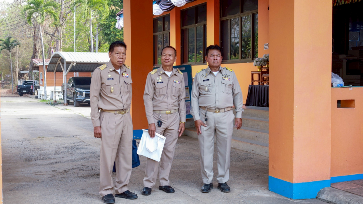 พิธีไหว้สักการะพระพุธรูปและศาลพระภูมิเจ้าที่ เพื่อความเป็นสิริมงคลก่อนปฏิบัติหน้าที่ 