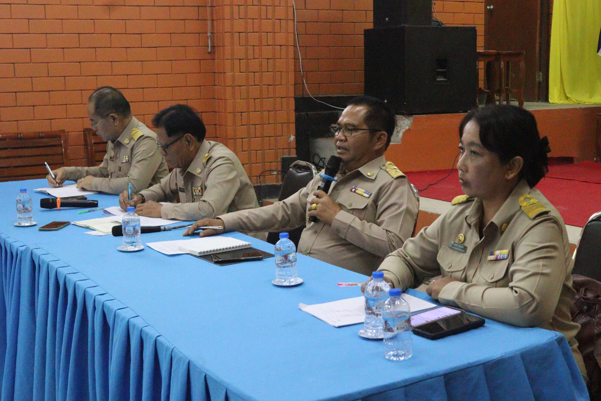 ประชุมเพื่อเตรียมความพร้อมประเพณีสู่ขวัญข้าว และการแนะนำผู้บริหารใหม่ พร้อมมอบนโยบายให้กับพนักงานส่วนตำบล พนักงานจ้าง 