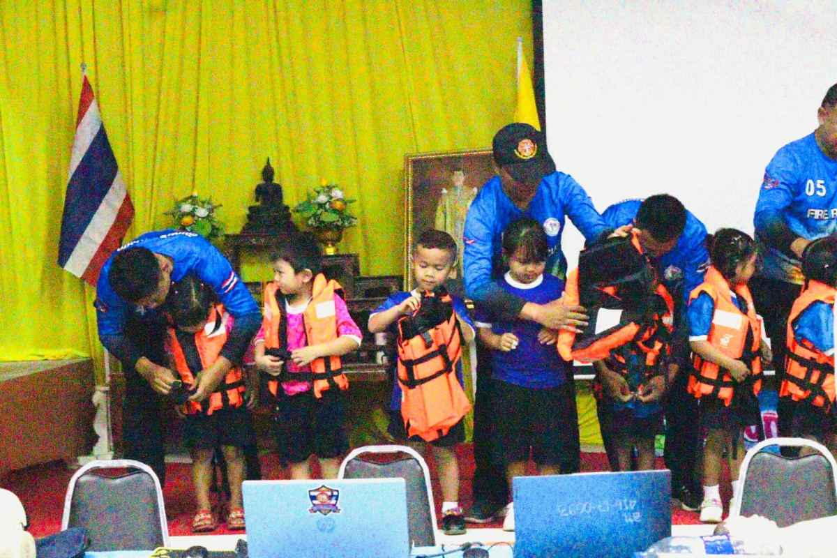 พิธีเปิดโครงการเฝ้าระวังป้องกันเด็กจมน้ำ ศูนย์พัฒนาเด็กเล็กในตำบลอุดมทรัพย์ ประจำปีงบประมาณ พ.ศ. 2569