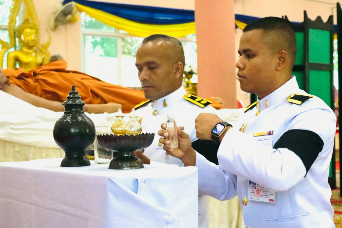 ร่วมพิธีพระราชทานน้ำหลวงสรงศพพระครูเกษมศาสนกิจ (สาน เขมวีโร) และร่วมฟังสวดอภิธรรม 