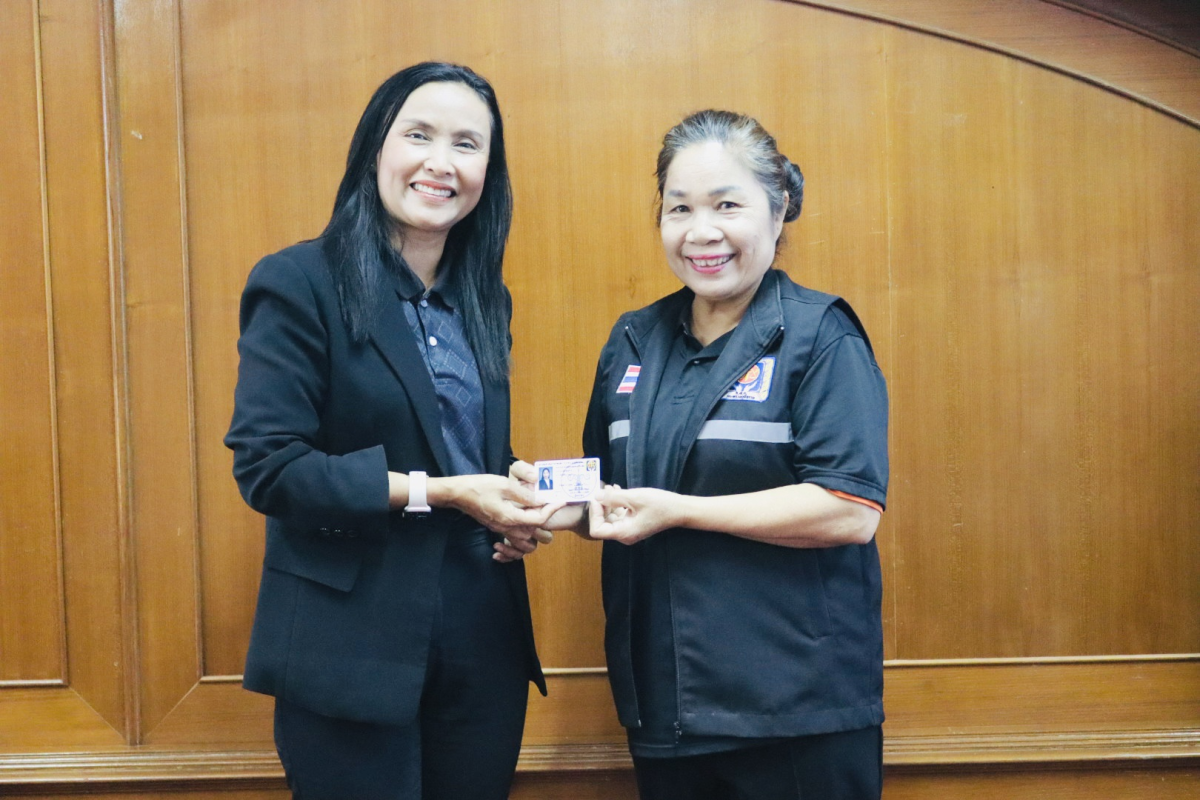 พิธีมอบเข็มเชิดชูเกียรติคุมประพฤติ เข็มอาสาสมัคร มอบให้แก่อาสามัคร (อสค.)