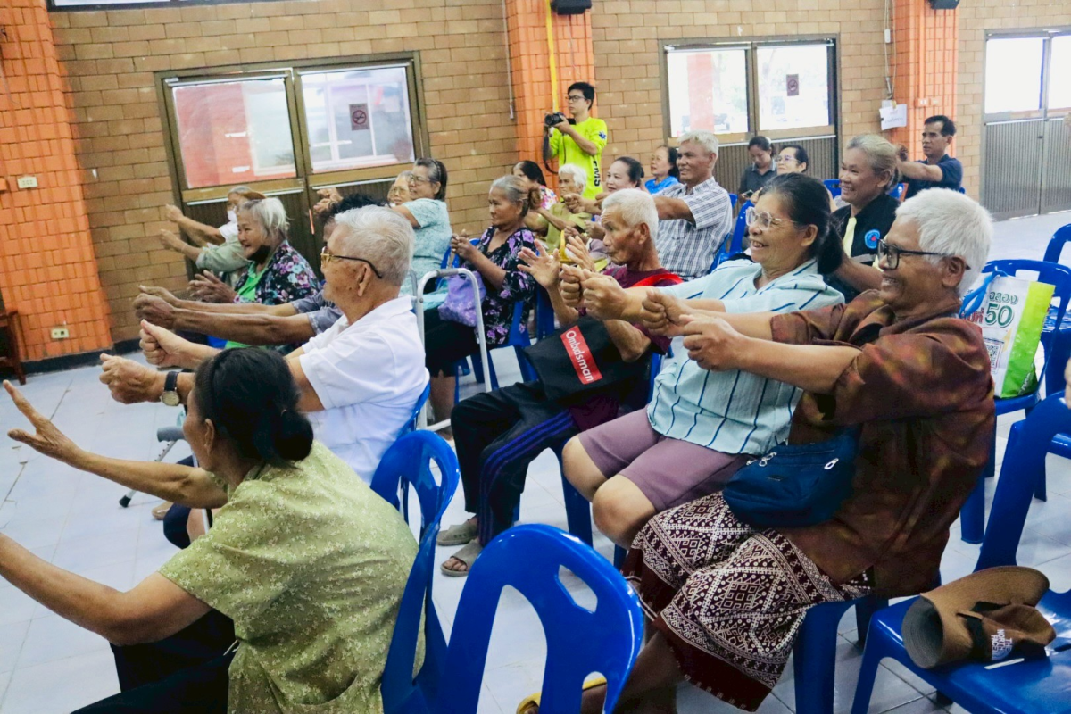 พิธีเปิดโครงการพัฒนาคุณภาพชีวิตผู้สูงอายุและคนพิการร่วมกับภาคีเครือข่ายในชุมชน "การฟื้นฟูสุขภาพผู้สูงอายุที่มีปัญหาการเคลื่อนไหวและคนพิการ อำเภอวังน้ำเขียว" 