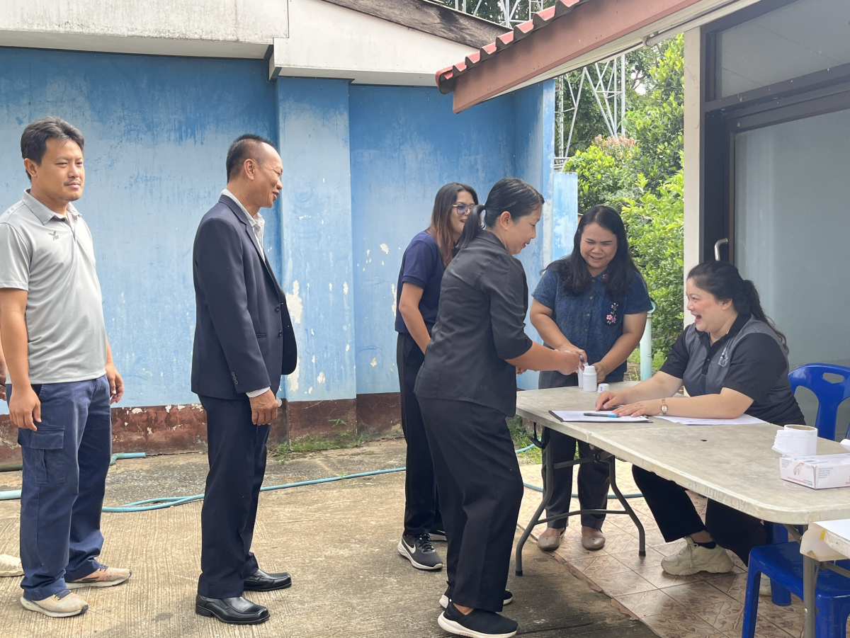 องค์การบริหารส่วนตำบลอุดทรัพย์ เข้ารับการตรวจหาสารเสพติดตามโครงการ "โคราชสีขาว ปลอดยาเสพติด