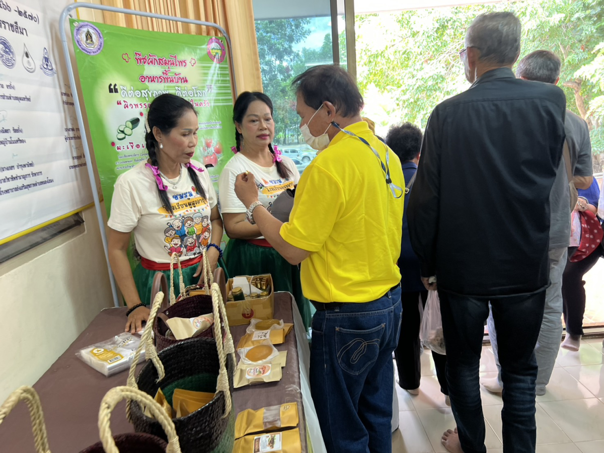 ต้อนรับคณะศึกษาดูงานจากโรงเรียนผู้สูงอายุ เทศบาลตำบลเหมือง จังหวัดชลบุรี