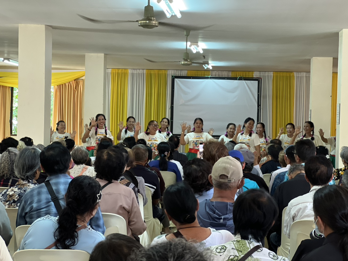 ต้อนรับคณะศึกษาดูงานจากโรงเรียนผู้สูงอายุ เทศบาลตำบลเหมือง จังหวัดชลบุรี