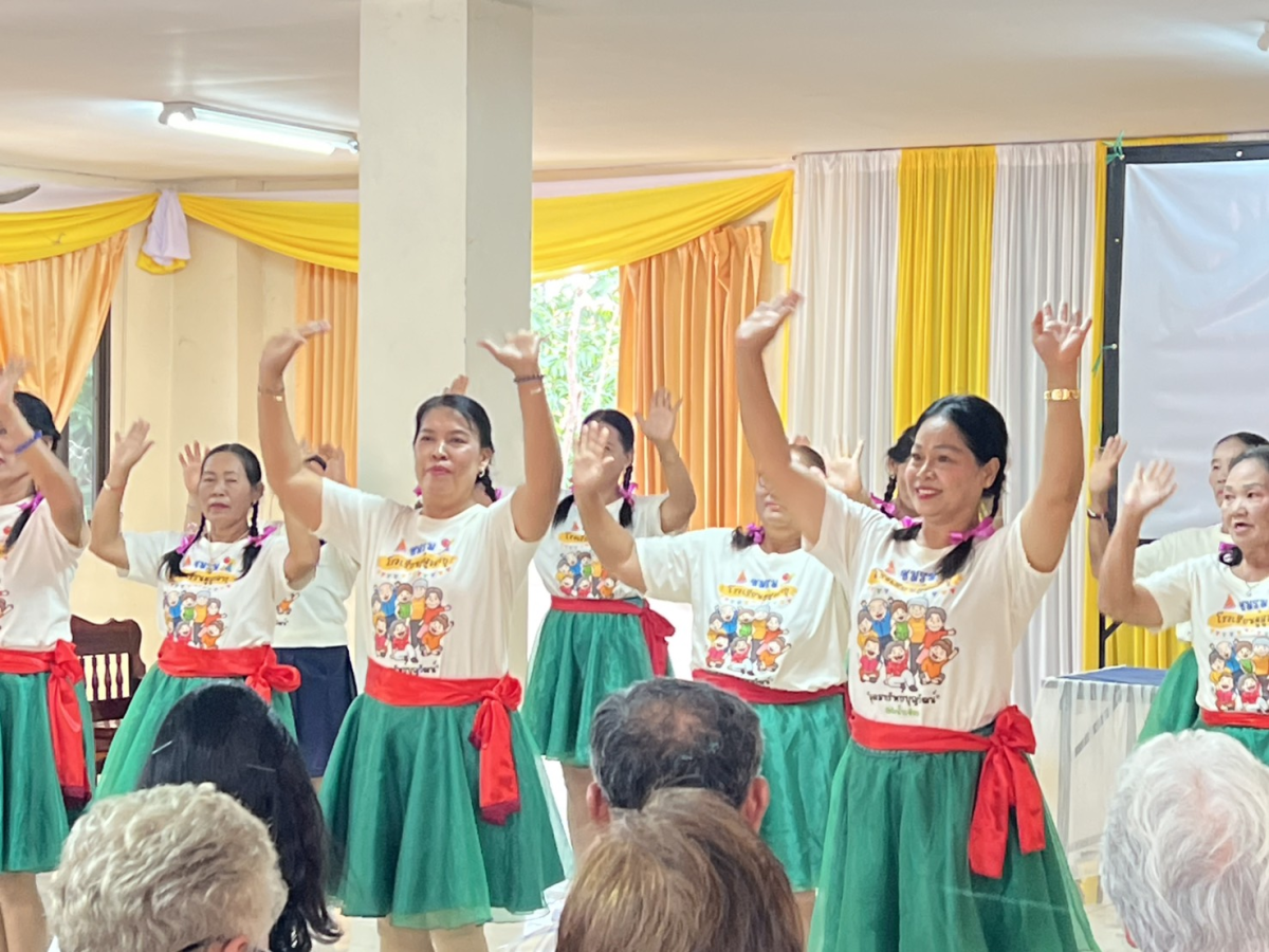 ต้อนรับคณะศึกษาดูงานจากโรงเรียนผู้สูงอายุ เทศบาลตำบลเหมือง จังหวัดชลบุรี